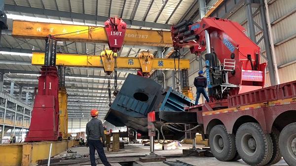 上海桂星装卸搬运认为,针对大型机械设备安装需要采用专属的设备拆装